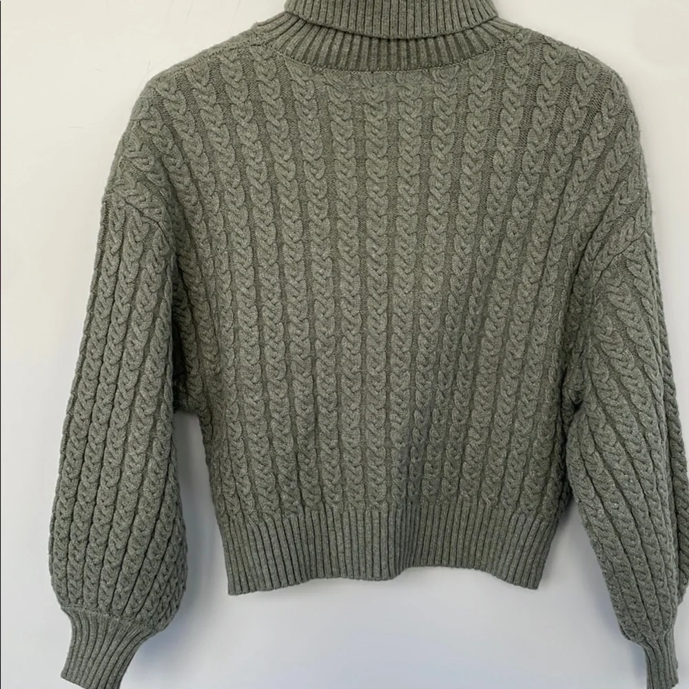 Truth by Republic Chunky Knit Turtleneck Sweater with Cable Pattern Small